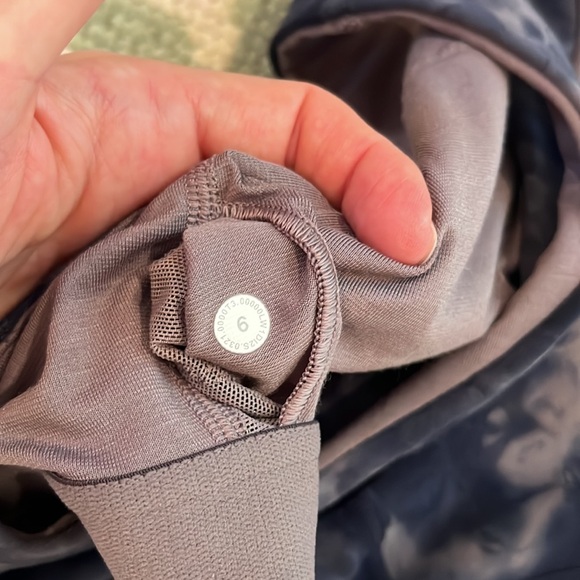 Lululemon cropped tank - Picture 4 of 4